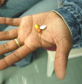 OMS: Toate persoanele cu HIV trebuie să ia medicamente antiretrovirale